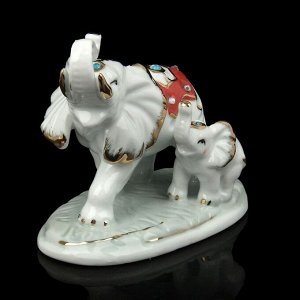 Сувенир под фарфор "Слон со слонёнком в попонах" стразы