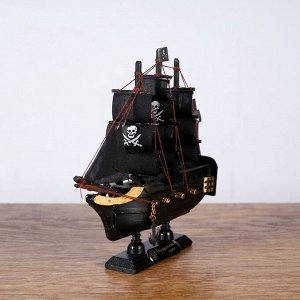 Корабль пиратский шестипушечный «Гангут», черные паруса, 15х4х15см