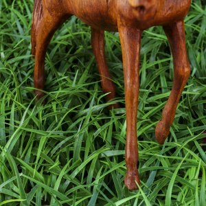 Сувенир дерево "Лошадь" темная 20х23х6 см