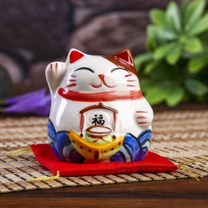 Сувенир кот копилка керамика "Манэки-нэко на подушке" 6,5х7,5х6,3 см