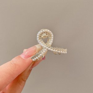 Маленький красивый крабик для волос