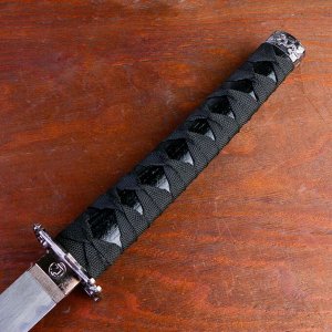 Сувенирное оружие «Катана на подставке». чёрные ножны с разводами. 100 см