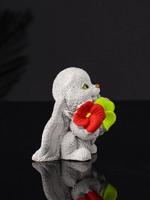 Фигурка гипс «Кролик с букетом», 7 см, серый