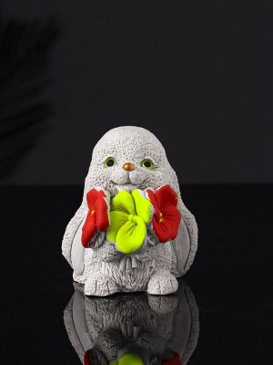 Фигурка гипс «Кролик с букетом», 7 см, серый