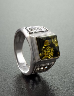 Перстень квадратной формы из серебра с натуральным янтарём и цирконами «Цезарь», 706301052