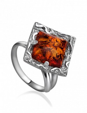 Элегантное кольцо из натурального балтийского янтаря коньячного цвета «Авангард»