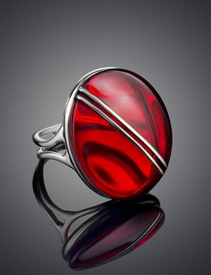 Крупный перстень «Сангрил» из серебра и ярко-красного янтаря