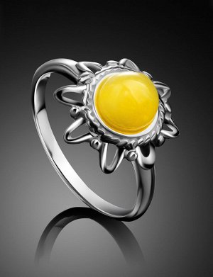 Нежное изящное кольцо из серебра с натуральным медовым янтарём «Гелиос»