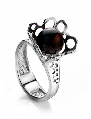 Необычное кольцо из серебра и натурального вишнёвого янтаря «Женева»