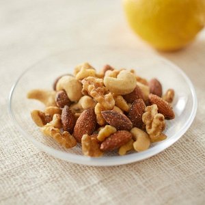 MUJI Mixed Nuts with Salt & Lemon – смесь из 3 орехов с лимоном и солью