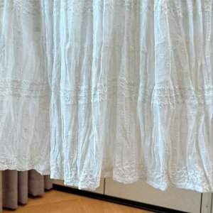 Юбка А-силуэта из французского плиссированного кружева с высокой талией и драпировкой, белый