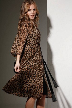 Платье Платье Lokka 558 принт леопард 
Состав ткани: Вискоза-34%; ПЭ-64%; Спандекс-2%; 
Рост: 164 см.

Леопардовая расцветка всегда была интересна дизайнерам, поэтому многие из них включали ее в свои