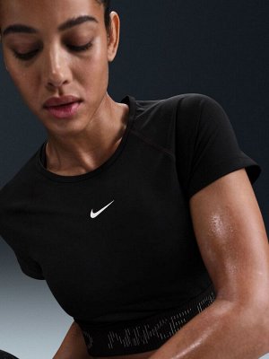 Черный — укороченный топ с коротким рукавом Nike Pro Dri-FIT с графикой