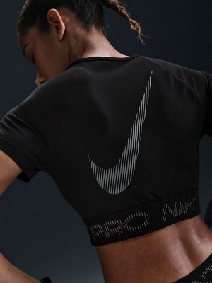 Черный — укороченный топ с коротким рукавом Nike Pro Dri-FIT с графикой