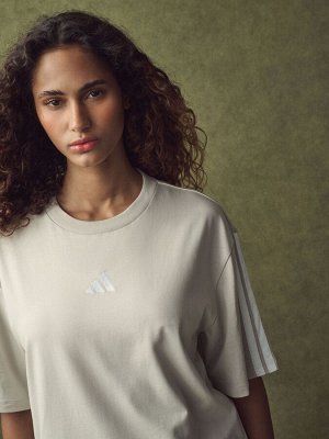 Футболка adidas Boyfriend с тремя полосками