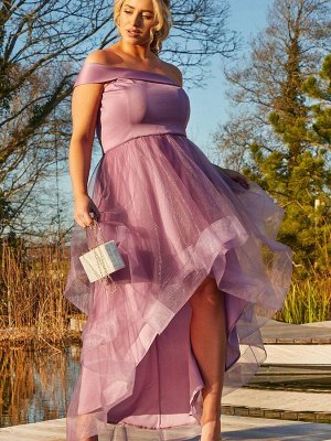 Платье Chi Chi London Plus Size на одно плечо с сетчатой юбкой и глубоким подолом