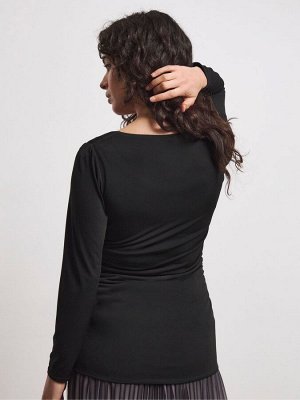 Черный топ с фурнитурой от Joanna Hope