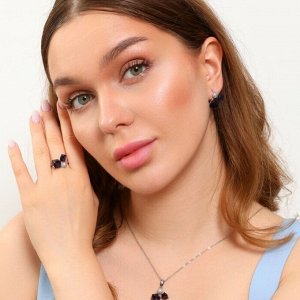 Комплект ювелирной бижутерии в форме куба серьги, кулон и кольцо 17 р, покрытие: посеребрение, вставка: фианиты, цвет: фиолетовый, арт.314.572-17