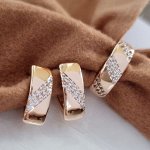 Комплект ювелирной бижутерии коллекция "Дубай" в форме пластин серьги и кольцо 19 р, покрытие позолота, вставка: фианиты, цвет: прозрачный, арт.314.474-19