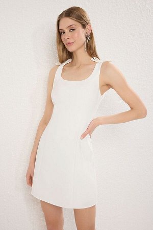 Короткое / мини-платье из ткани A-силуэта с бантом.