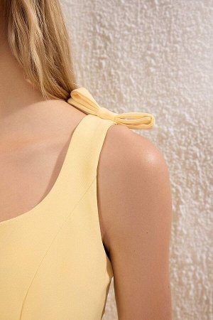 Короткое / мини-платье из ткани A-силуэта с бантом.