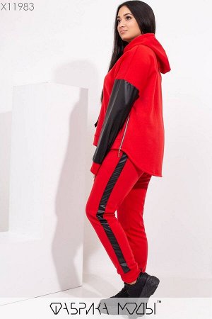 Теплый костюм с кожаными элементами: асиметричный худи с капюшоном и рабочими молниями по бокам, брюками на резинке с кулиской и