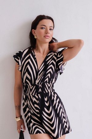 Комбинезон + ДЛИНА: 78 (+-3) см.
+ СОСТАВ: ПЭ 100%
+ ПАРАМЕТРЫ МОДЕЛИ: 81/62/88, рост модели 172 см.
+ ОБРАЗЕЦ НА МОДЕЛИ: 44