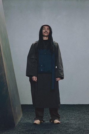 Сумка Сумка через плечо X SR_A ЦВЕТ как на первом фото (UMH?NGETASCHE X SR_A) Сумка через плечо из функциональной ткани. С двумя большими карманами, один из которых на липучке. Есть три передних карма