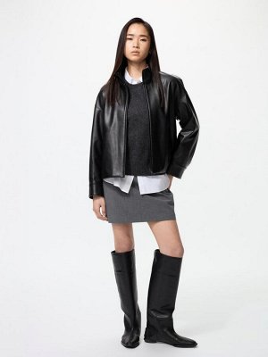UNIQLO – оверсайз-бомбер из экокожи
