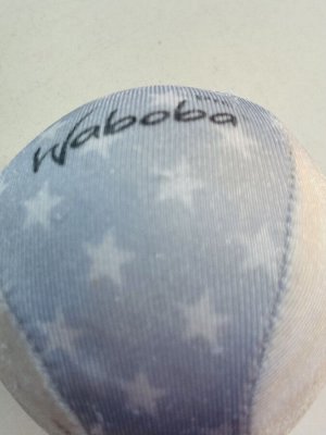Мяч Waboba Pro отскакивает от воды