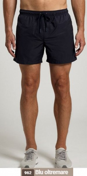 Шорты Man swim trunks made of nylon fabric
Front inseam pockets
Elastic waistband with drawstring
Regular fit
Logo embroidered
Желаемый цвет указываем в примечании к заказу