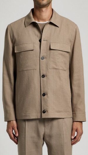 Ветровка Tessuto: 100% LINO
Fodera: 41% POLIESTERE 35% ACETATO 24% COTONE
Fodera tasca: 65% POLIESTERE 35% COTONE
Half-lined overshirt
Long sleeves with buttoned cuffs
Chest patch pockets with flap
Bo