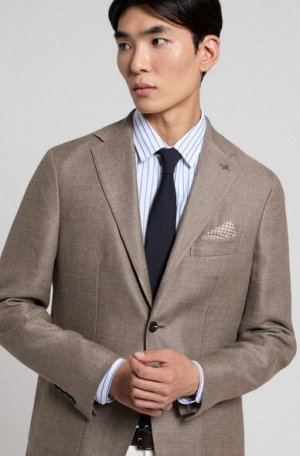 ПИДЖАК Tessuto: 58% LINO 39% LANA VERGINE 2% POLIAMMIDiCA
 1% ELASTAN
Fodera: 38% CUPRO 33% COTONE 29% POLIESTERE
single-breasted blazer half-lined
Notch lapel
Front patch pockets
Barchetta chest pock