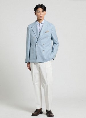 ПИДЖАК Tessuto: 44% LINO 42% LANA 13% SETA 1% ELASTAN
Fodera: 44% POLIESTERE 34% COTONE 22% ACETATO
Double-breasted 6 buttons blazer half-lined
Peak lapels
Front patch pockets
Barchetta chest pocket
C