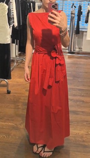 Платье ABITO MIDI S/MANICHE +CINTURA E FIORE SURPOSE TESSUTO COTONE SATIN
100%COTONE