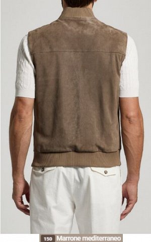 ЖИЛЕТ Suede vest
Ribbed high collar
Front welt pockets
Ribber collar and bottom
Regular fit
Front horn buttons fastening