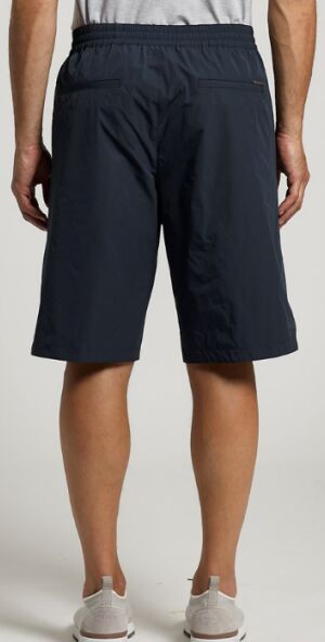 Шорты Tessuto: 100% POLIESTERE
Fodera: 61% ACETATO 39% CUPRO
Tessuto 2: 100% POLIAMMIDiCA
Double-face technical bi-material bermudas
Welt inseam pockets on the first side
Wide patch pockets on the sec