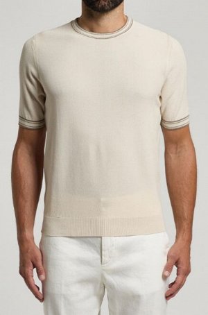 Джемпер Filato: 100% COTONE
Pure crêpe cotton yarn t-shirt
Moss stitch
Crew-neck
Short set-in sleeves
Collar, cuffs and bottom rib finishing
Constrast stripes detail on cuffs and collar edges
Желаемый