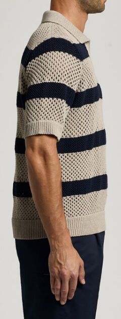 Джемпер Filato: 100% COTONE
Pure cotton tape yarn polo shirt
Crochet knit like with bicoloured stripe pattern
Polo collar with front opening without buttons
Short set-in sleeves
Cuffs and bottom rib f
