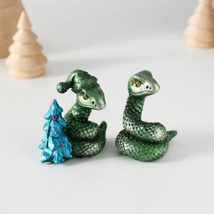 Фигурка полистоун «Зелёная змейка», 5x3x5 см, МИКС