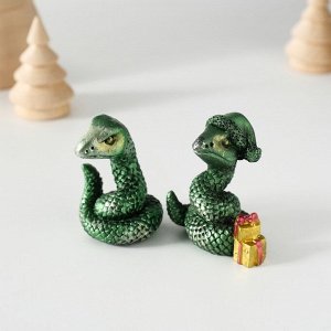 Фигурка полистоун «Зелёная змейка», 5x3x5 см, МИКС