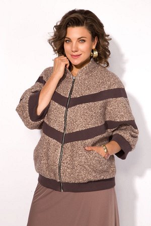 Жакет Жакет Liliana 1462 
Состав: Вискоза-30%; ПЭ-40%; Шерсть-20%; ПА-10%;
Сезон: Осень-Зима
Рост: 164

Элегантный утепленный жакет свободного силуэта oversize находка на предстоящую осень. Создавая 