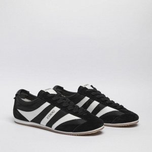 Кроссовки Featuring a rubber outsole