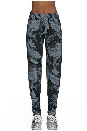 Легинсы Легинсы для фитнеса свободного кроя цвета милитари Athena pants 200 den изготовлены из полностью непрозрачного, эластичного, корректирующего фигуру материала. Благодаря применению особой химич