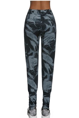 Легинсы Легинсы для фитнеса свободного кроя цвета милитари Athena pants 200 den изготовлены из полностью непрозрачного, эластичного, корректирующего фигуру материала. Благодаря применению особой химич