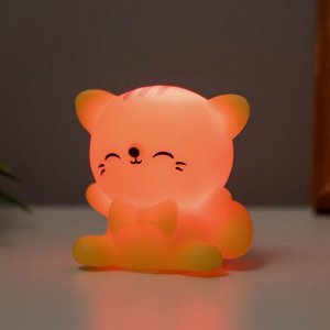 Фигурка светящаяся RISALUX «Счастливый кот», LED-ночник, 2 Вт, LR44, жёлтый, 3.5x4x4 см