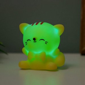 Фигурка светящаяся RISALUX «Счастливый кот», LED-ночник, 2 Вт, LR44, жёлтый, 3.5x4x4 см