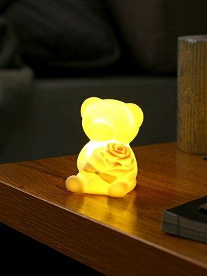 Фигурка светящаяся RISALUX «Мишка с розой», LED-ночник, 2 Вт, LR44, белый, 4x5.5x7 см