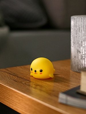 Фигурка светящаяся RISALUX «Стесняш», LED-ночник, 2 Вт, LR44, жёлтый, 4.5x5x4 см