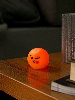Фигурка светящаяся RISALUX «Влюбленный смайл», LED-ночник, 2 Вт, LR44, жёлтый, 4.5x4.5x4.5 см